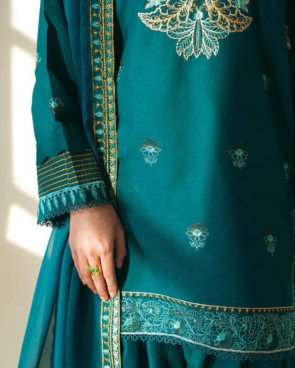 AIMA – Ivory Grace Embroidered Masterpiece