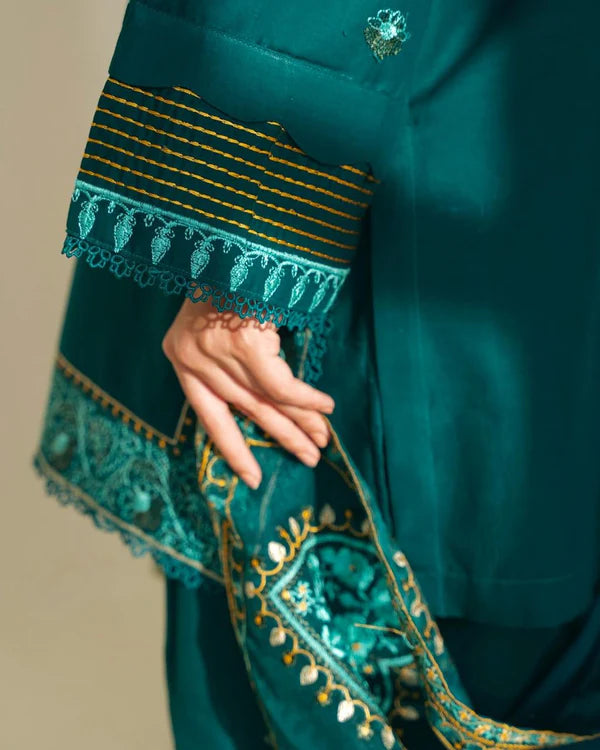 AIMA – Ivory Grace Embroidered Masterpiece