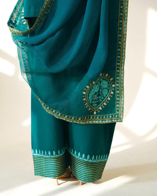 AIMA – Ivory Grace Embroidered Masterpiece