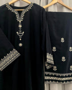 BLACK IRIS – Luxury Arabic Embroidered Suite
