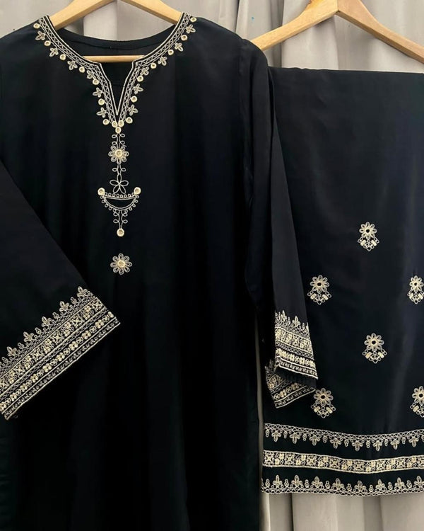 BLACK IRIS – Luxury Arabic Embroidered Suite