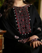 BLACK LUXE – Signature Embroidered Stone Linen Suite