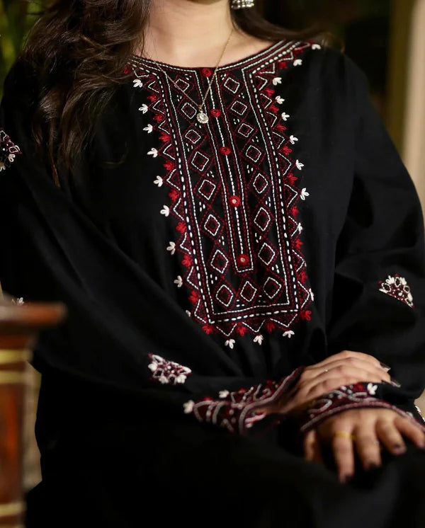 BLACK LUXE – Signature Embroidered Stone Linen Suite