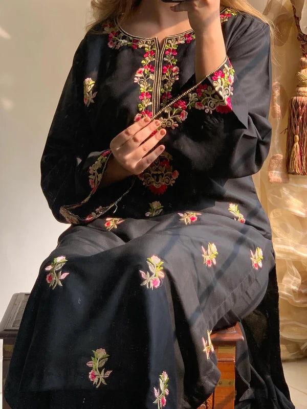 PHULKARI – Luxury Linen Embroidered Suite