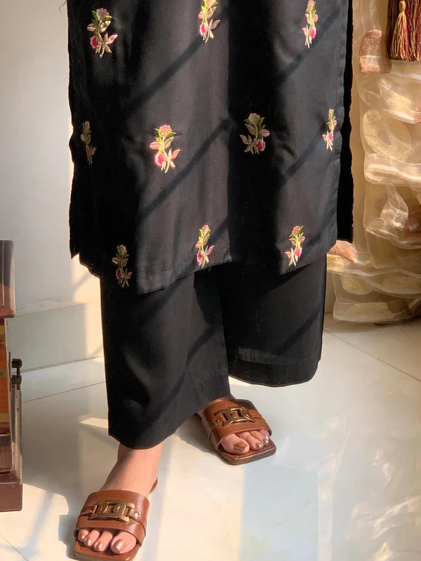 PHULKARI – Luxury Linen Embroidered Suite